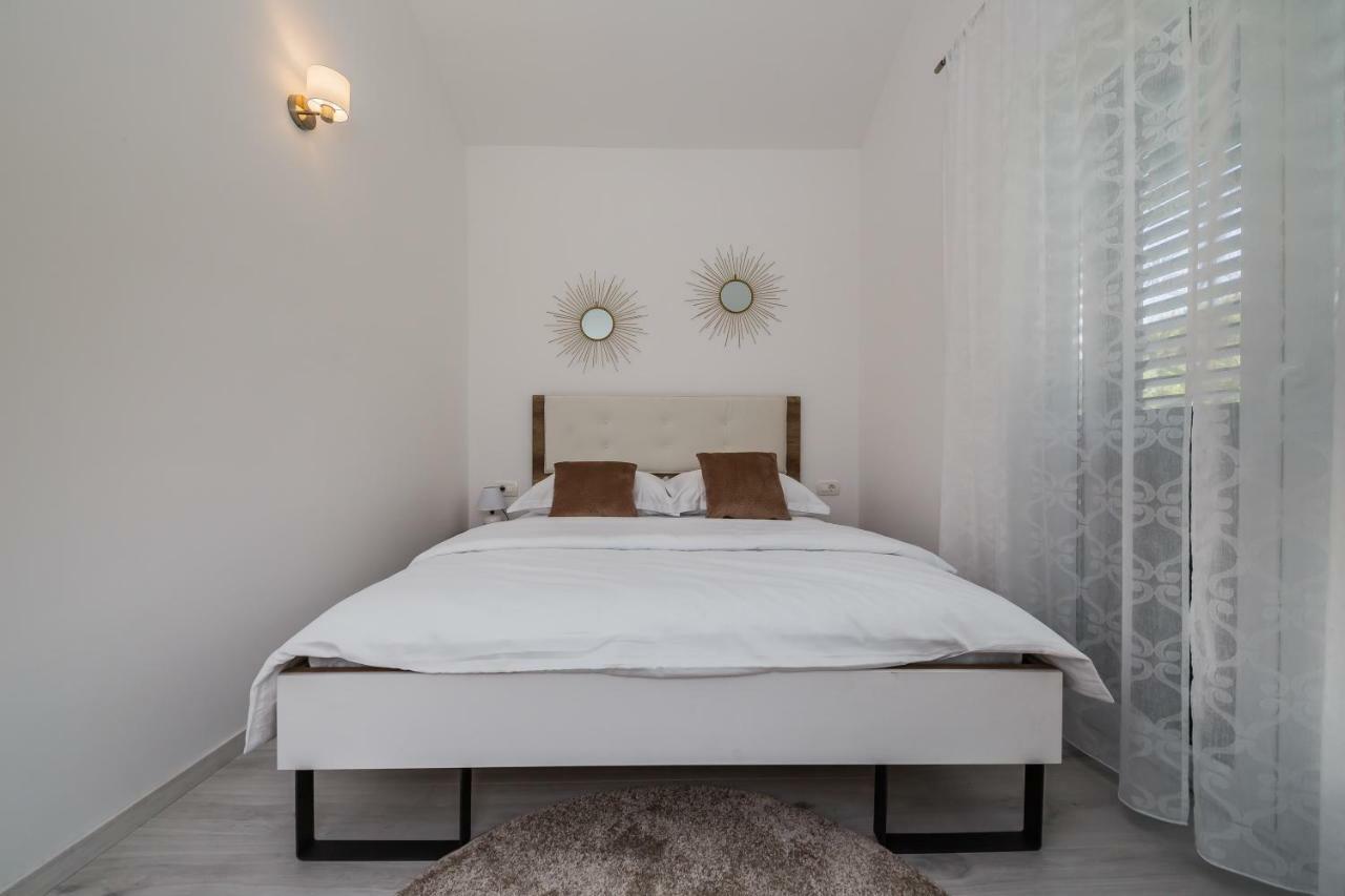 Milena-with A Pool Apartman *