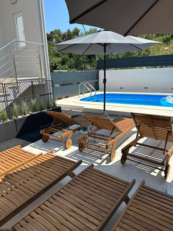 Milena-with A Pool Apartament