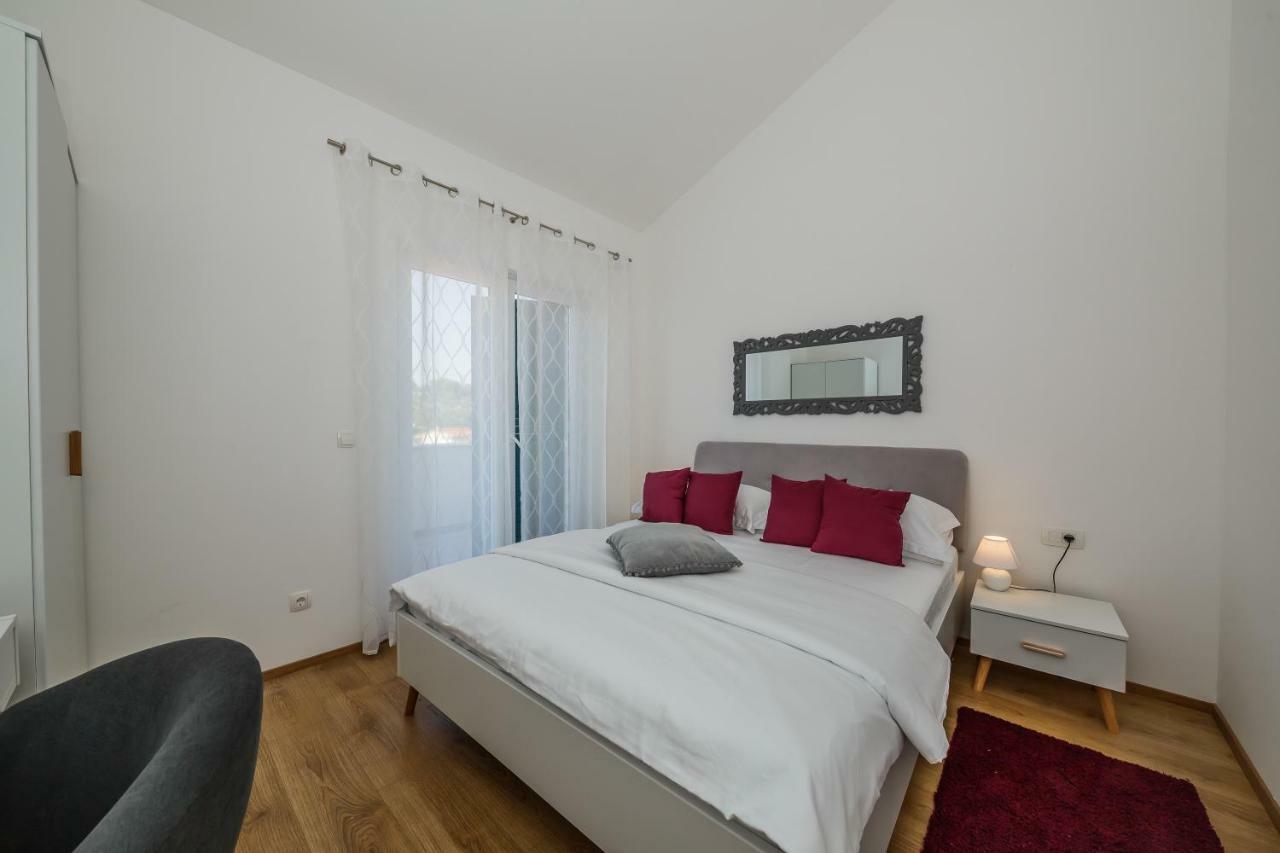 Apartament Milena-with A Pool *