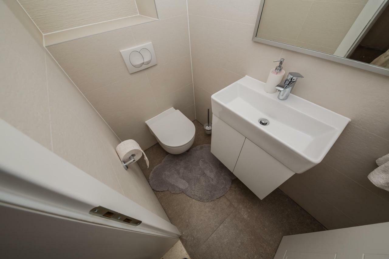 Milena-with A Pool Apartament *